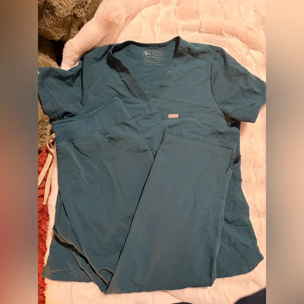 Figs Caribbean Blue L scrub top and petite L Kade scrub pants EUC